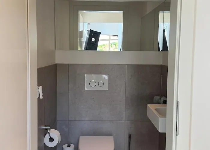 Exklusives Architektenhaus, Pool Und Privateinfahrt